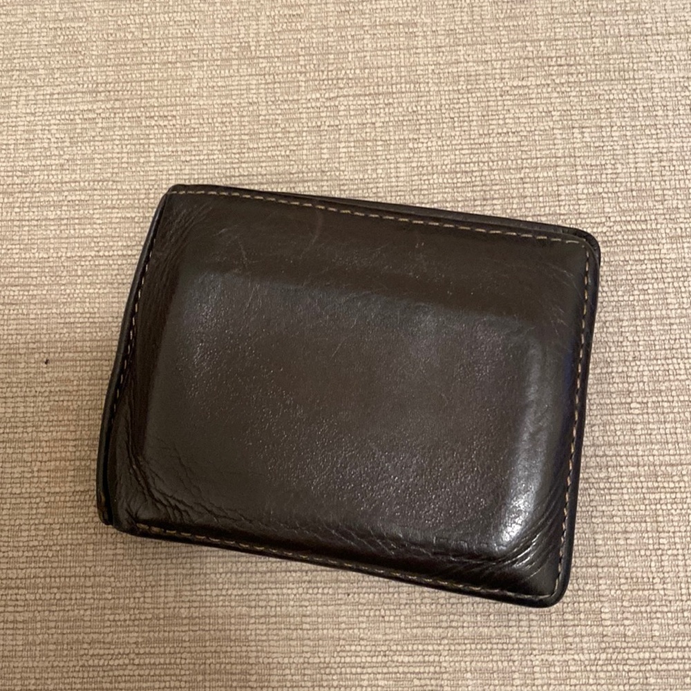 Fossil Men s Wallet Pre Loved Gem